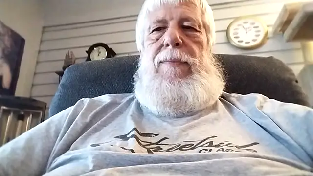 Snapshot of Futura_intx chatting on April 22, 2026, 6:58 pm Futura intx online show from April 22, 2026, 6:58 pm