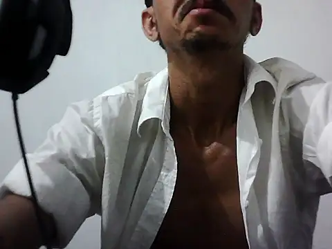 Snapshot of MagrinhoSaradoo chatting on December 14, 2025, 9:04 am MagrinhoSaradoo online show from December 14, 2025, 9:04 am