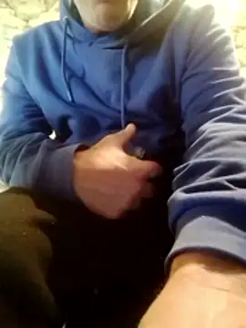 Snapshot of aigledauphin chatting on October 28, 2025, 1:32 pm aigledauphin online show from October 28, 2025, 1:32 pm