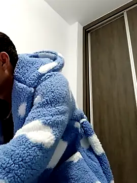 Snapshot of Mikeherz777 chatting on January 13, 2025, 5:02 pm Mikeherz777 online show from January 13, 2025, 5:02 pm