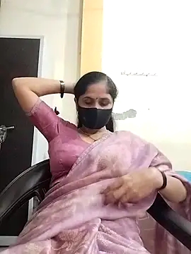 Snapshot of priyancyfun chatting on November 4, 2025, 4:33 pm priyancyfun online show from November 4, 2025, 4:33 pm