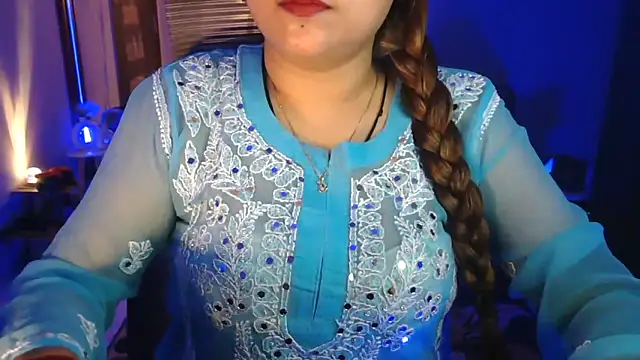 Snapshot of Mitikaa chatting on May 25, 2026, 2:05 pm Mitikaa online show from May 25, 2026, 2:05 pm