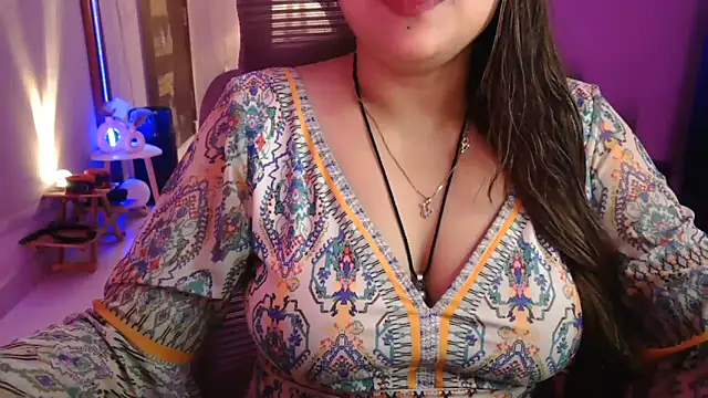 Snapshot of Mitikaa chatting on May 8, 2026, 1:37 pm Mitikaa online show from May 8, 2026, 1:37 pm