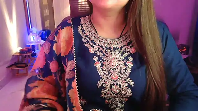 Snapshot of Mitikaa chatting on May 4, 2026, 1:36 pm Mitikaa online show from May 4, 2026, 1:36 pm