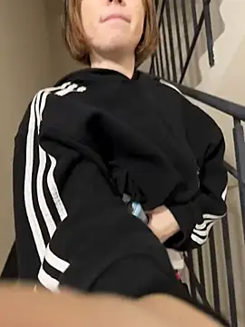 Alexandria Balenciaga online show from January 30, 2025, 9:25 pm