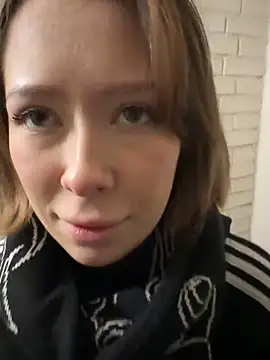 Alexandria Balenciaga online show from January 24, 2025, 5:32 pm