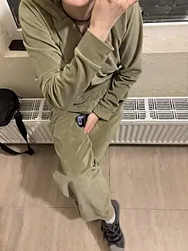 Alexandria Balenciaga online show from March 15, 2025, 10:44 pm