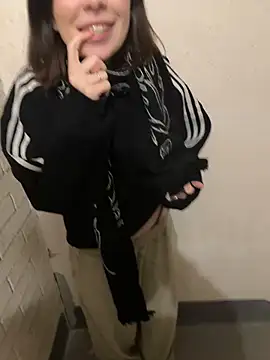 Alexandria Balenciaga online show from January 18, 2025, 11:33 pm