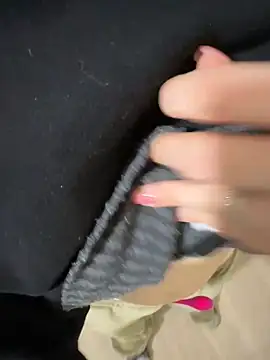 Alexandria Balenciaga online show from February 3, 2025, 9:29 pm