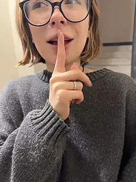 Alexandria Balenciaga online show from February 18, 2025, 10:14 pm