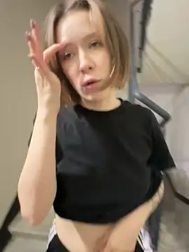 Alexandria Balenciaga online show from February 23, 2025, 6:12 pm