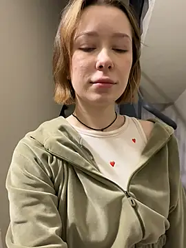 Alexandria Balenciaga online show from February 7, 2025, 8:10 pm