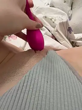 Alexandria Balenciaga online show from March 11, 2025, 12:22 am