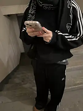 Alexandria Balenciaga online show from January 28, 2025, 8:04 pm