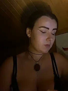 Snapshot of mewKate chatting on July 7, 2026, 8:23 pm mewKate online show from July 7, 2026, 8:23 pm