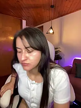 Snapshot of Camila_pinkk chatting on March 21, 2025, 7:24 pm Camila pinkk online show from March 21, 2025, 7:24 pm