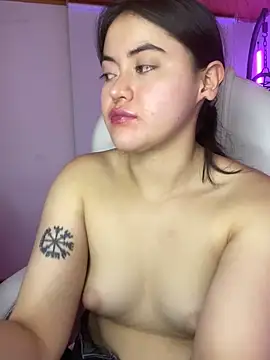 Camila pinkk online show from April 10, 2026, 1:51 pm