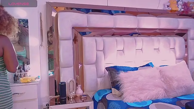 Snapshot of Aliana_Ross chatting on November 12, 2025, 7:23 am Aliana Ross online show from November 12, 2025, 7:23 am