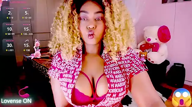 Snapshot of Aliana_Ross chatting on March 6, 2025, 8:41 am Aliana Ross online show from March 6, 2025, 8:41 am