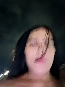 Snapshot of the_queen_of_street chatting on November 16, 2025, 1:54 am the queen of street online show from November 16, 2025, 1:54 am