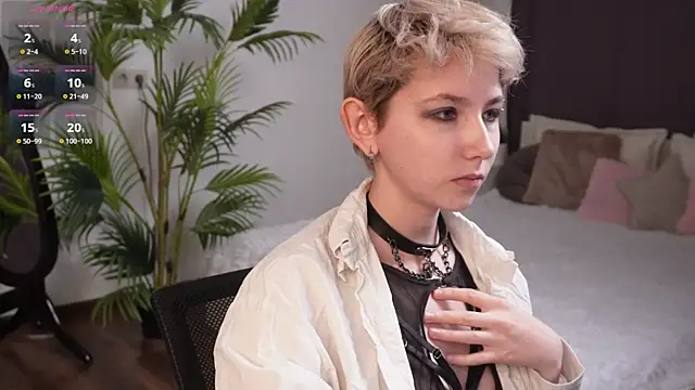 Snapshot of Aurora_First chatting on February 19, 2025, 7:05 pm Aurora First online show from February 19, 2025, 7:05 pm