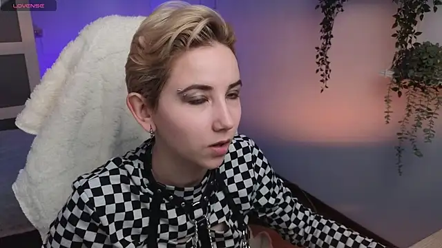 Snapshot of Aurora_First chatting on February 9, 2025, 2:50 pm Aurora First online show from February 9, 2025, 2:50 pm