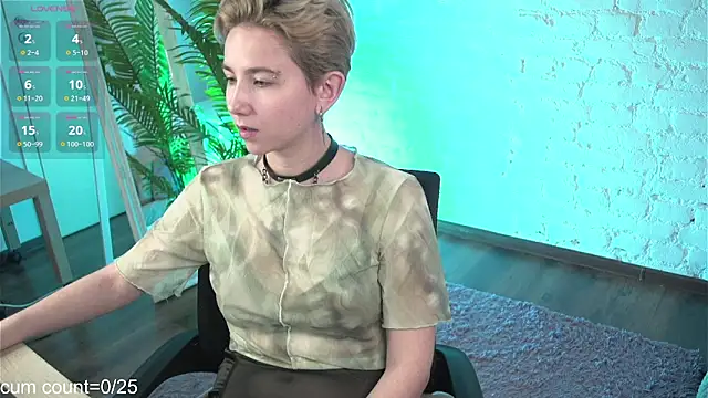 Snapshot of Aurora_First chatting on February 5, 2025, 5:53 pm Aurora First online show from February 5, 2025, 5:53 pm