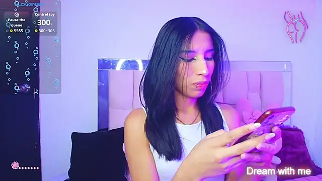 Snapshot of Silver_Rosex chatting on October 4, 2025, 4:36 am Silver Rosex online show from October 4, 2025, 4:36 am