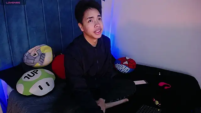 Snapshot of AlecLightwood_ chatting on January 7, 2025, 2:41 pm AlecLightwood online show from January 7, 2025, 2:41 pm