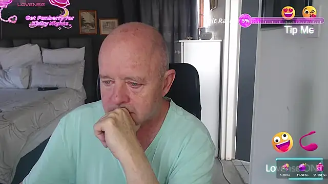 boeslaboes1 online show from March 8, 2026, 5:33 am