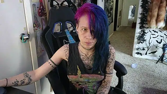 Snapshot of trashbrat chatting on December 19, 2025, 2:08 pm trashbrat online show from December 19, 2025, 2:08 pm