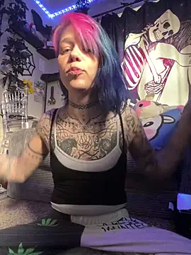 Snapshot of trashbrat chatting on April 28, 2026, 11:31 pm trashbrat online show from April 28, 2026, 11:31 pm
