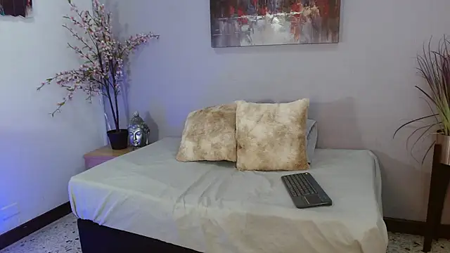 Charlot Vega  online show from March 9, 2025, 4:05 am