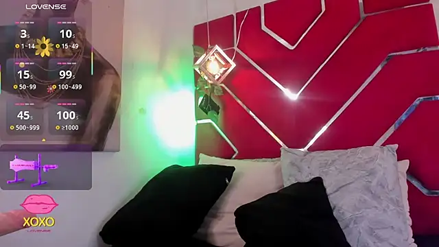 Snapshot of VeronicaOlson_ chatting on October 12, 2025, 3:30 am VeronicaOlson online show from October 12, 2025, 3:30 am