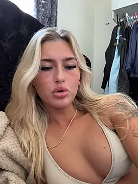 Snapshot of PrettyPrincess69x chatting on February 28, 2025, 10:52 am PrettyPrincess69x online show from February 28, 2025, 10:52 am