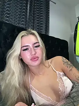 Snapshot of PrettyPrincess69x chatting on January 22, 2025, 8:18 am PrettyPrincess69x online show from January 22, 2025, 8:18 am