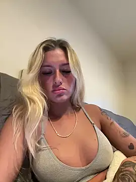 Snapshot of PrettyPrincess69x chatting on March 21, 2025, 12:40 am PrettyPrincess69x online show from March 21, 2025, 12:40 am