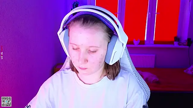 mon lola online show from November 24, 2025, 12:38 pm