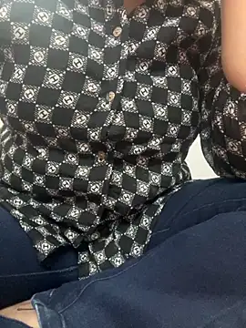 Snapshot of Red-Magic-25 chatting on November 22, 2025, 6:01 am Red-Magic-25 online show from November 22, 2025, 6:01 am