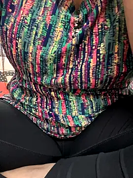 Snapshot of Red-Magic-25 chatting on November 28, 2025, 6:57 am Red-Magic-25 online show from November 28, 2025, 6:57 am