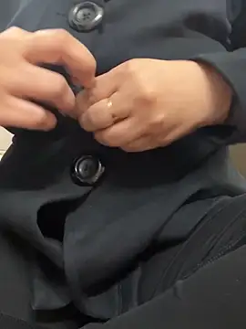 Snapshot of Red-Magic-25 chatting on December 2, 2025, 8:05 am Red-Magic-25 online show from December 2, 2025, 8:05 am