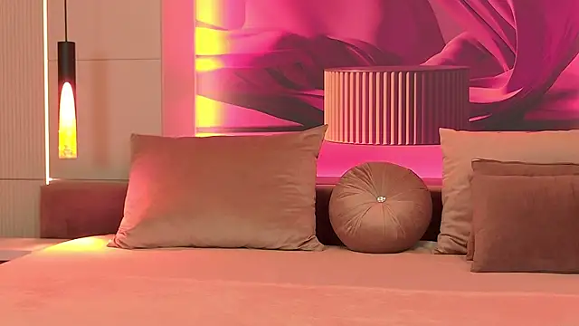 Snapshot of RubyLuxee chatting on November 22, 2025, 6:12 am RubyLuxee online show from November 22, 2025, 6:12 am