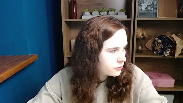 mini girly online show from December 15, 2025, 2:01 pm