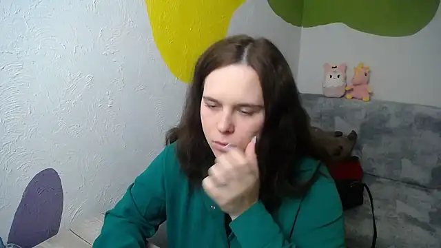 mini girly online show from November 13, 2025, 3:16 pm