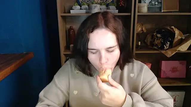 mini girly online show from October 25, 2025, 2:39 pm