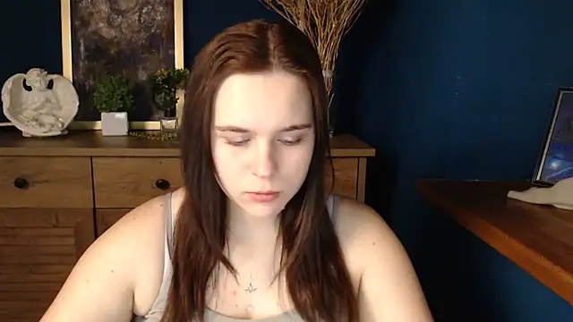 mini girly online show from November 3, 2025, 11:58 am