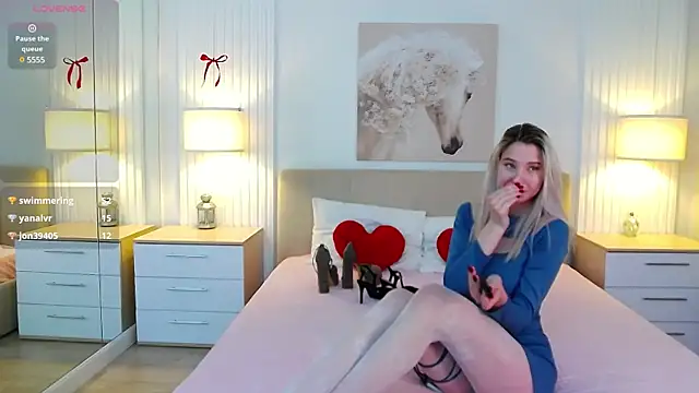 Emma plux online show from March 17, 2025, 10:06 am