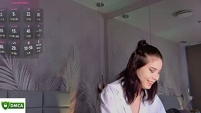 Emma plux online show from October 28, 2025, 8:02 am