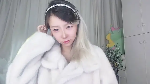 Snapshot of Ciri-CC chatting on January 27, 2025, 12:48 pm Ciri-CC online show from January 27, 2025, 12:48 pm