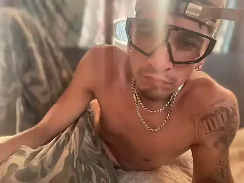 Snapshot of badboy366 chatting on April 15, 2026, 3:38 pm badboy366 online show from April 15, 2026, 3:38 pm